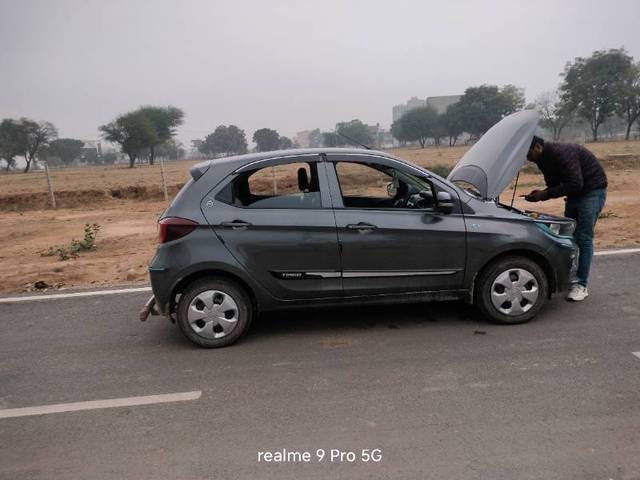 https://images10.gaadi.com/usedcar_image/4308728/original/c2d1b8e6a749f79a7ad788df09ae574a.jpg?imwidth=6402