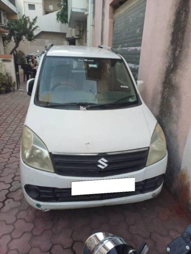 https://images10.gaadi.com/usedcar_image/4308750/original/processed_70b047ae-f8b3-4936-a738-2ab9ecfdb09a.jpg?imwidth=6402