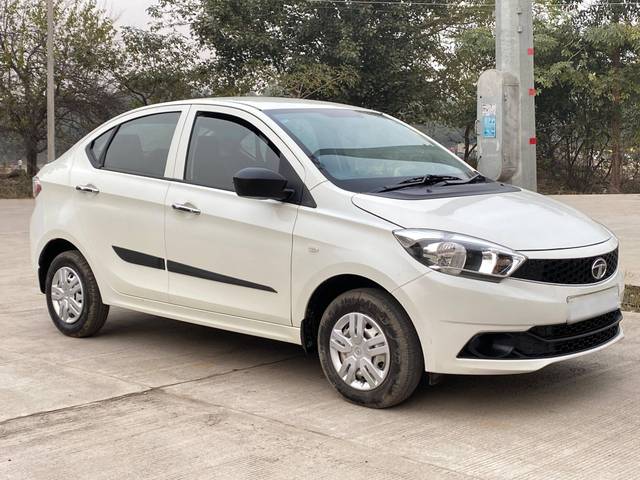 https://images10.gaadi.com/usedcar_image/4308789/original/processed_c0d7ad5dd171e0695243579813269d37.jpg?imwidth=6400