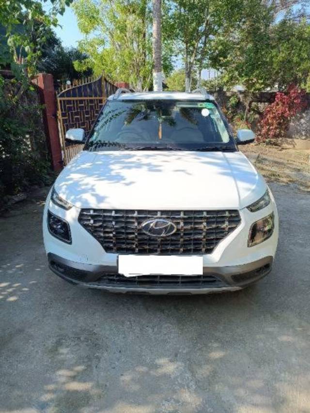 https://images10.gaadi.com/usedcar_image/4308883/original/processed_bf20aa1b-72c1-4873-807a-7b92f3093bed.jpg?imwidth=6402