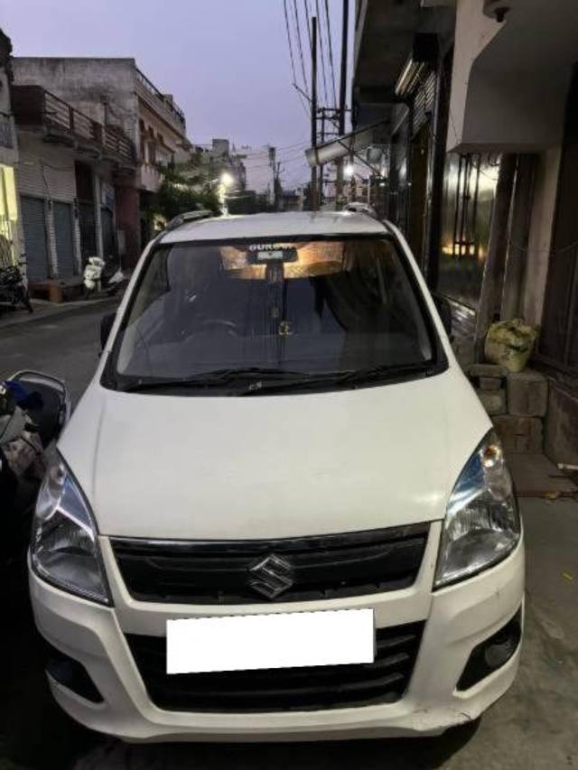 https://images10.gaadi.com/usedcar_image/4308906/original/processed_85d0b543-9fdb-4044-830e-f020536585e5.jpg?imwidth=6400