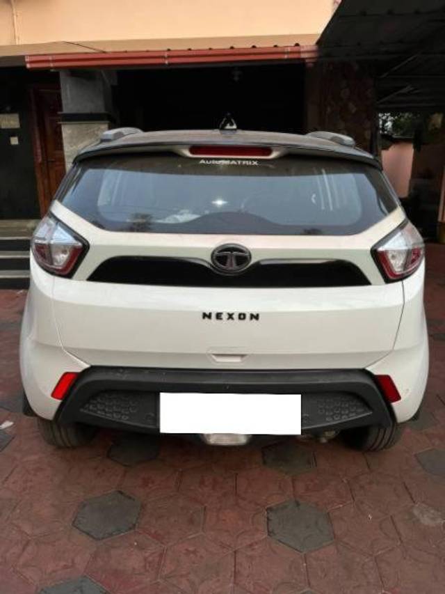 https://images10.gaadi.com/usedcar_image/4308915/original/processed_5236d45c-ab82-40f1-90b0-373f20103ff8.jpg?imwidth=6402