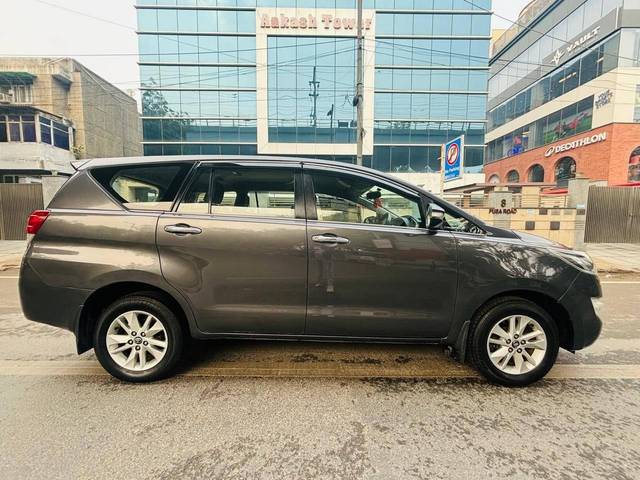 https://images10.gaadi.com/usedcar_image/4308956/original/processed_36509208cd2ebadf7e2c59125d703996.jpg?imwidth=6401