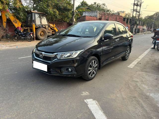 https://images10.gaadi.com/usedcar_image/4309007/original/processed_4bb249a51adce8226d7002119043e14a.jpg?imwidth=6400