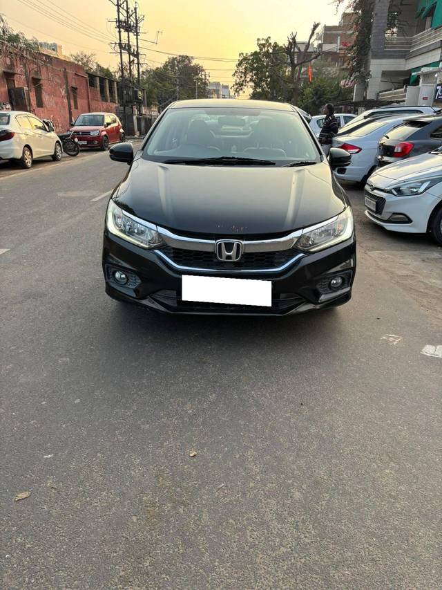 https://images10.gaadi.com/usedcar_image/4309007/original/processed_7d10eb22bb23646b9478e6eb06c02b79.jpg?imwidth=6402