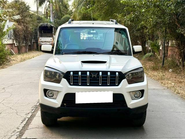 https://images10.gaadi.com/usedcar_image/4309055/original/processed_fc0bcb05efb973cded37391efa454372.jpg?imwidth=6402