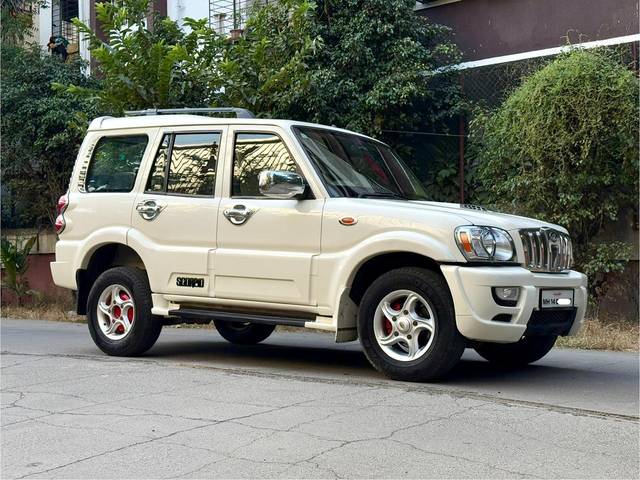 https://images10.gaadi.com/usedcar_image/4309060/original/processed_7a2e86d0913200da2c322aa5531fccc0.jpg?imwidth=6400