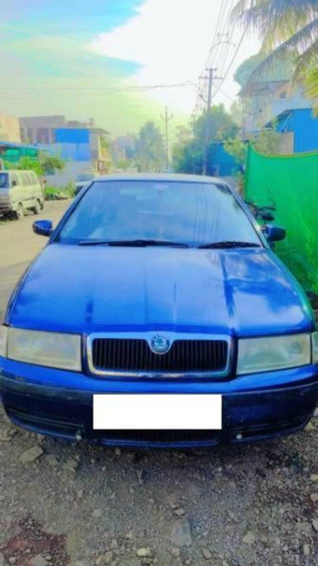 https://images10.gaadi.com/usedcar_image/4309061/original/processed_b9ab213c-a652-47bd-b3f7-a52067b9cc42.jpg?imwidth=6400