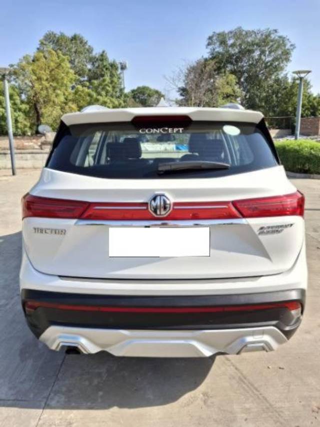 https://images10.gaadi.com/usedcar_image/4309120/original/processed_af034d03-0bf3-4e70-aeda-ae3bcfdbf461.jpg?imwidth=6401