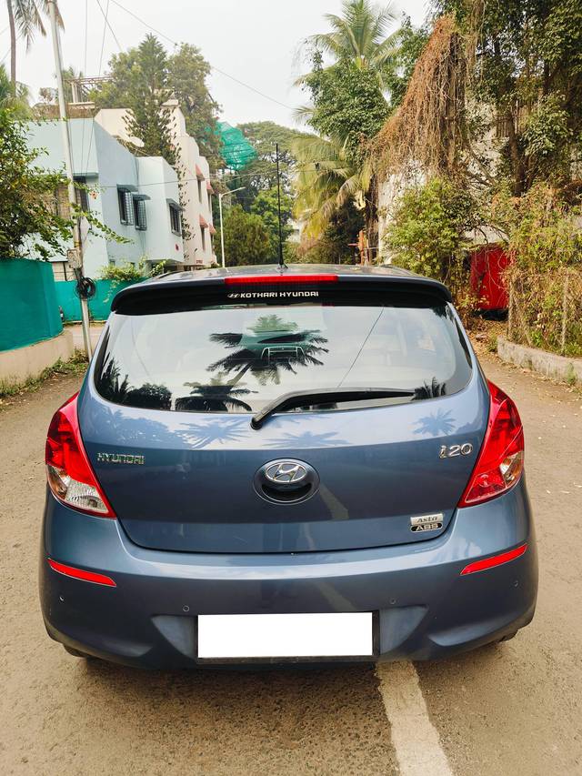 https://images10.gaadi.com/usedcar_image/4309134/original/processed_07f8e3f948ace138beed3cb71d08fc25.jpg?imwidth=6402