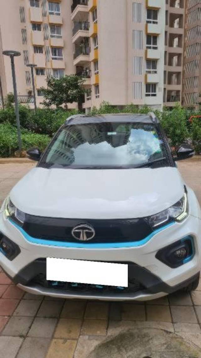 https://images10.gaadi.com/usedcar_image/4309178/original/processed_835138d5-4176-4e14-837e-8675769dfa3e.jpg?imwidth=6402