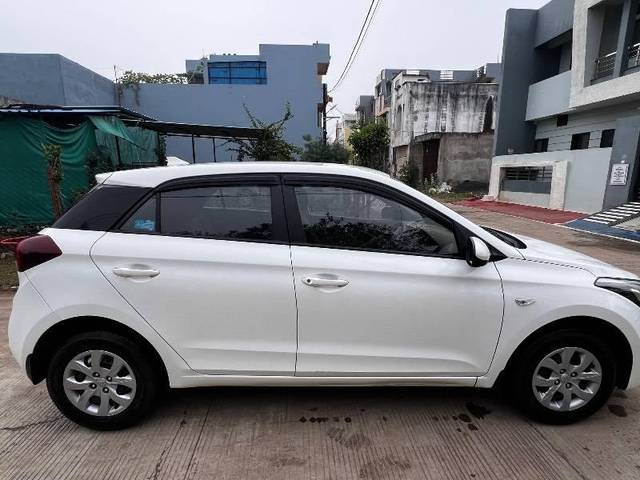 https://images10.gaadi.com/usedcar_image/4309187/original/processed_51e3b605-ff20-4d0d-aeac-d823a4ca6617.jpeg?imwidth=6401