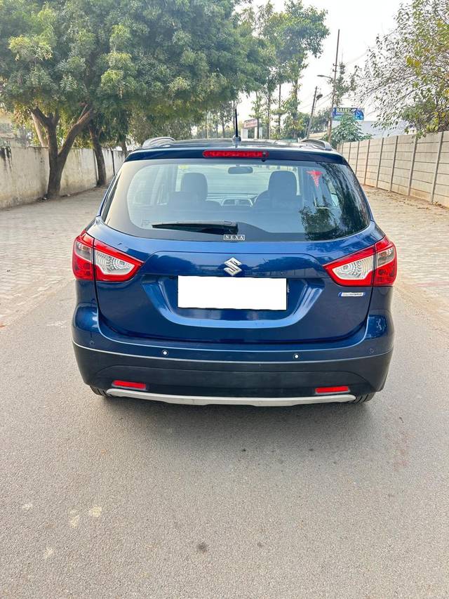 https://images10.gaadi.com/usedcar_image/4309207/original/processed_f527f1bafa8161a579e3795ac7e41d93.jpg?imwidth=6401