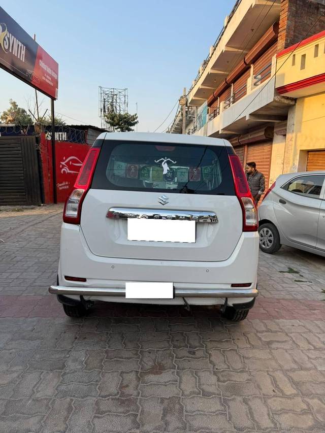 https://images10.gaadi.com/usedcar_image/4309212/original/processed_55f5ba8dd27dc3dc44189a497d3080fe.jpg?imwidth=6401