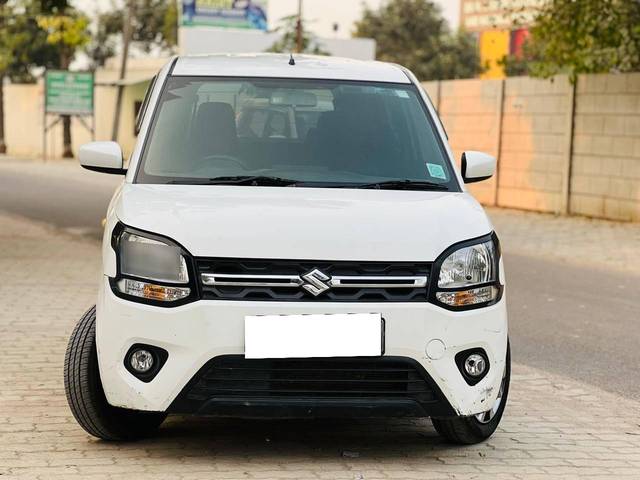 https://images10.gaadi.com/usedcar_image/4309219/original/processed_8b3e3fed0db90146bcc16e16b686ed72.jpg?imwidth=6401