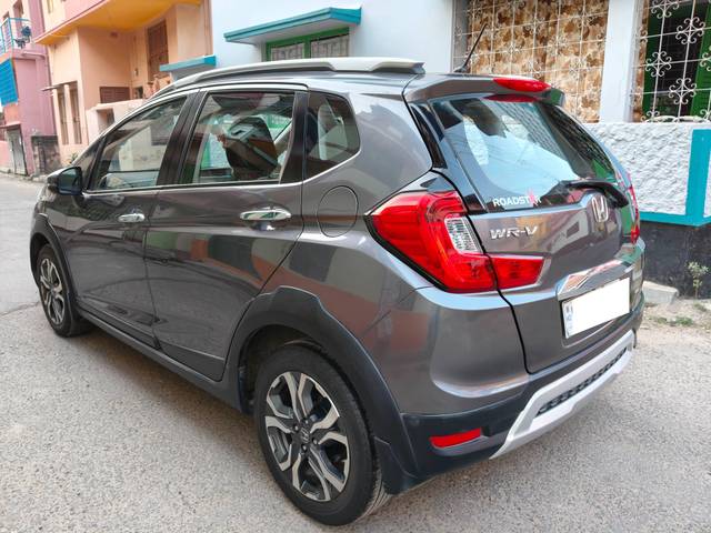 https://images10.gaadi.com/usedcar_image/4309231/original/processed_0319eccc06a366fe25c6ccb7d72a0f00.jpg?imwidth=6402