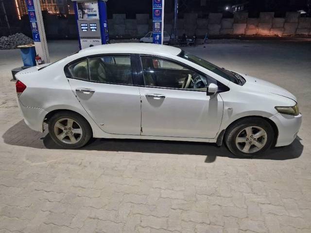 https://images10.gaadi.com/usedcar_image/4309239/original/processed_7a34f12b-3de1-40b5-b7af-4059810cf8b0.jpg?imwidth=6401