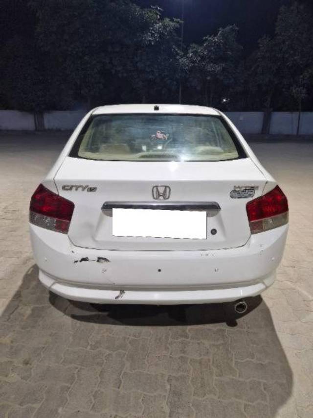 https://images10.gaadi.com/usedcar_image/4309239/original/processed_ca6df4dd-04ba-431d-8cbb-bfb5e1f966a5.jpg?imwidth=6402