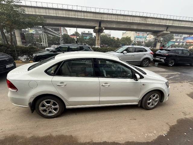 https://images10.gaadi.com/usedcar_image/4309301/original/066535a77ac1c1c6d3d9ce470810f756.jpeg?imwidth=6402