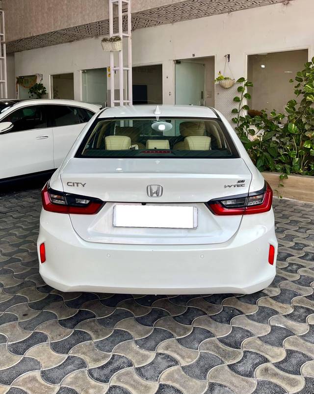 https://images10.gaadi.com/usedcar_image/4309311/original/processed_a8d2e988c2066e2ff308424c33dfd811.jpg?imwidth=6401