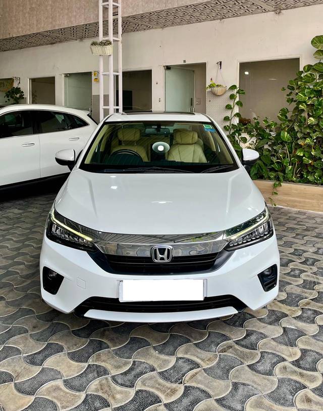 https://images10.gaadi.com/usedcar_image/4309311/original/processed_c2368a25bd37f008eb0b6679fe063bcb.jpg?imwidth=6402