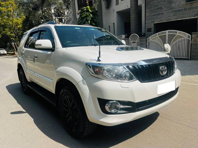 https://images10.gaadi.com/usedcar_image/4309331/original/processed_0660cb25768798f3927fab56a262dd26.jpg?imwidth=6400