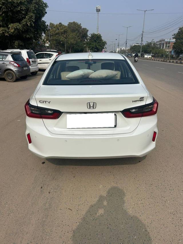 https://images10.gaadi.com/usedcar_image/4309363/original/processed_1b57dc01ef4a84cc4c48a08cfe844ec9.jpg?imwidth=6401