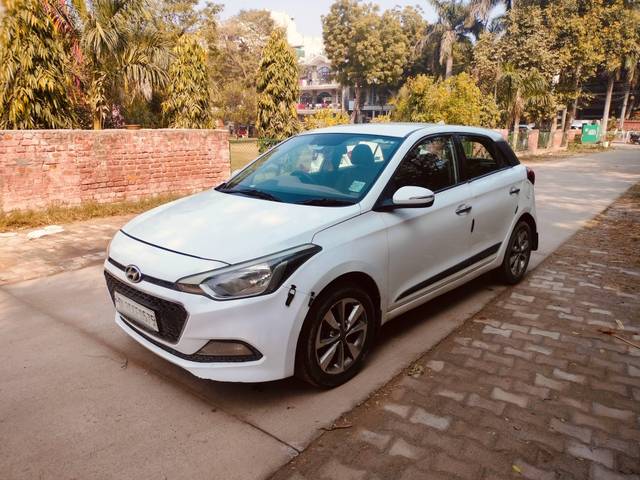 https://images10.gaadi.com/usedcar_image/4309411/original/processed_eee2b420ac772bb4707c03f4fb49801b.jpg?imwidth=6401