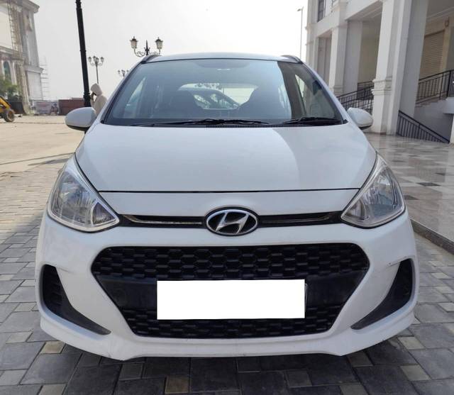 https://images10.gaadi.com/usedcar_image/4309473/original/processed_0bbd8ad530438290a25169bdd81919d6.jpg?imwidth=6401