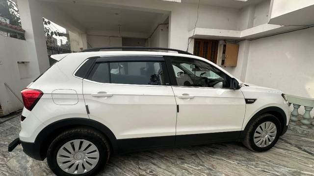 https://images10.gaadi.com/usedcar_image/4309550/original/processed_80b03522-698a-4696-9c1f-6d2df112fce4.jpg?imwidth=6402