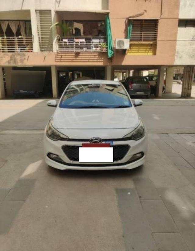 https://images10.gaadi.com/usedcar_image/4309584/original/processed_ade1ab87-8510-41f9-9f7a-410ea0baf941.jpg?imwidth=6402