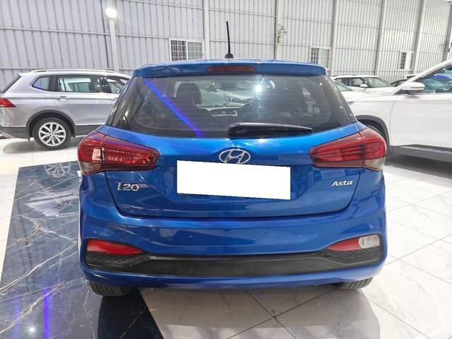 https://images10.gaadi.com/usedcar_image/4309692/original/processed_e596ce6f54ee894cc0ee1886cbd82987.jpg?imwidth=6401