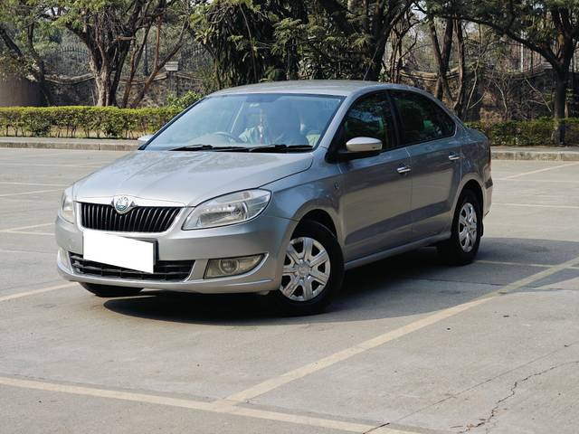 https://images10.gaadi.com/usedcar_image/4309761/original/processed_9aece3d66def47c8c37dffd8d76084e2.jpg?imwidth=6400