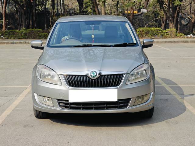 https://images10.gaadi.com/usedcar_image/4309761/original/processed_9f61aa3da05edea92e89bbd4d90547e8.jpg?imwidth=6401