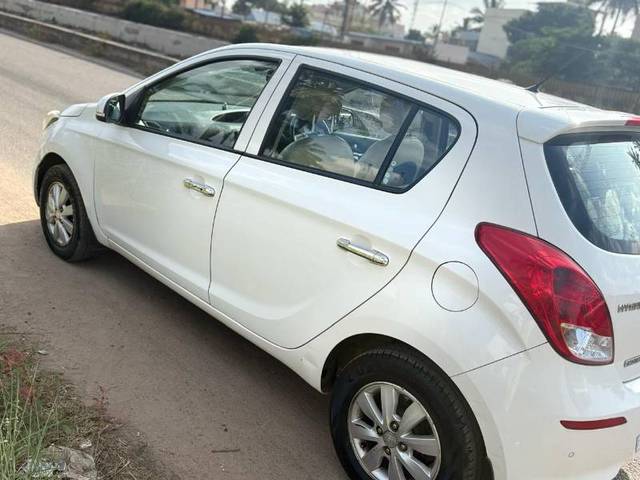 https://images10.gaadi.com/usedcar_image/4309774/original/e9650ee400f4af1662846bac0fa7f3d2.jpg?imwidth=6402