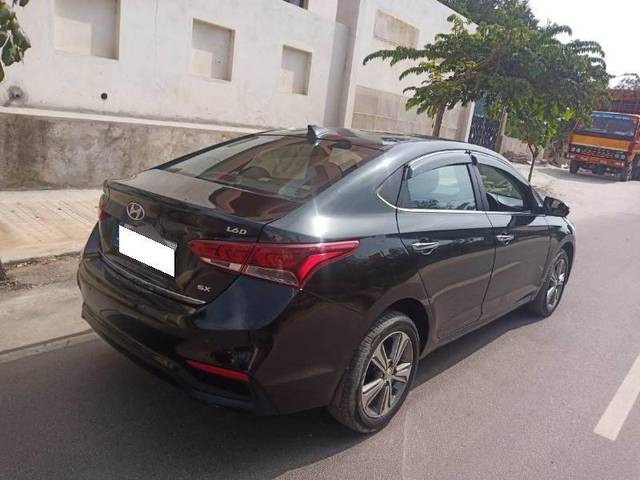 https://images10.gaadi.com/usedcar_image/4309784/original/87b480de2f4b30bec40782927a310e70.jpg?imwidth=6402