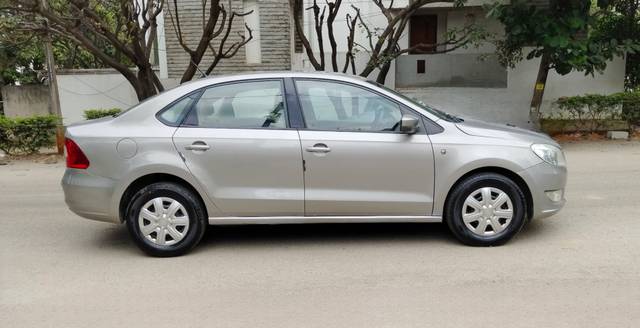 https://images10.gaadi.com/usedcar_image/4309841/original/bcf8dd4ec4c5306bfd8ed1a6cfdbebfd.jpg?imwidth=6401