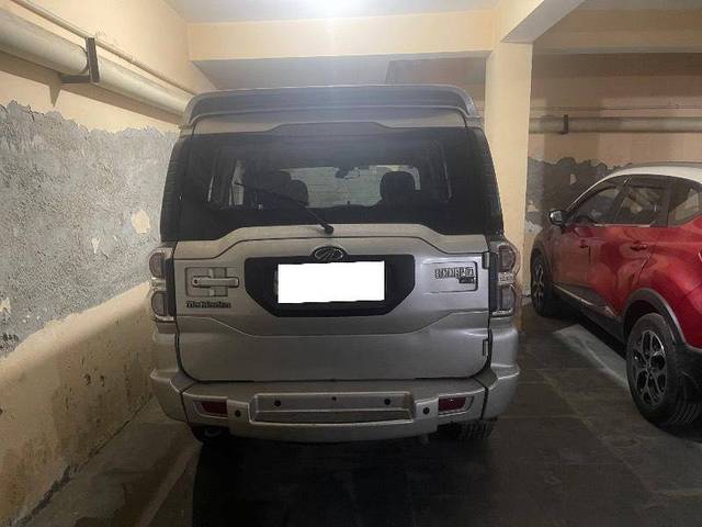 https://images10.gaadi.com/usedcar_image/4309882/original/26d456ab93cbdffd5127ebbc535405a5.jpeg?imwidth=6401