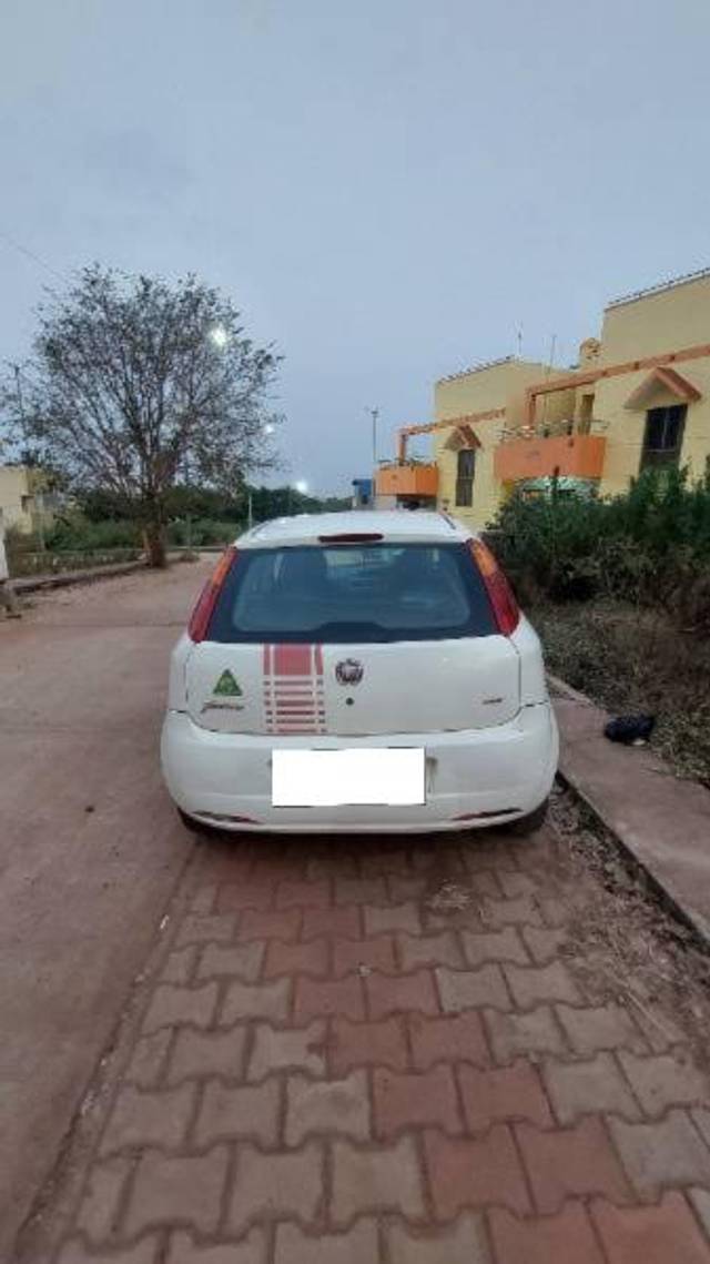 https://images10.gaadi.com/usedcar_image/4309943/original/processed_7cff80b8-ab85-4b54-8b42-c087b3a7dbb3.jpg?imwidth=6401