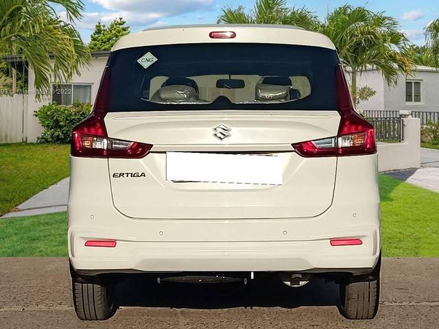 https://images10.gaadi.com/usedcar_image/4309954/original/processed_05613e8602c945f3d7904c6170e5a324.jpg?imwidth=6402