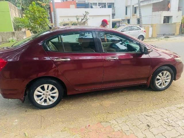 https://images10.gaadi.com/usedcar_image/4309995/original/processed_1b028945-fbe1-4022-b3d5-eac3562ab648.jpeg?imwidth=6402