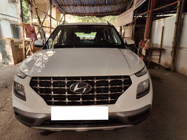 https://images10.gaadi.com/usedcar_image/4309999/original/processed_b74d0c6c278405526e58957f73e66ab3.jpg?imwidth=6402