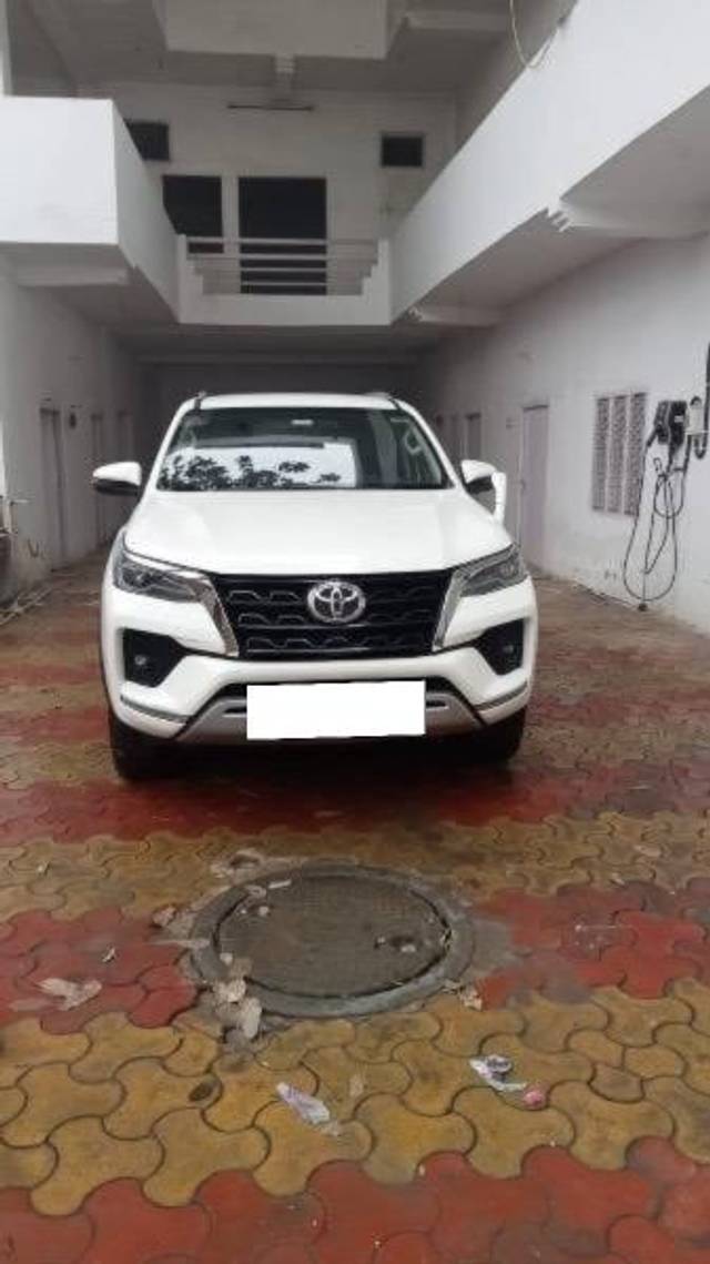 https://images10.gaadi.com/usedcar_image/4310014/original/processed_5215c435-5504-4348-a8c9-654f96b9a4ac.jpeg?imwidth=6400