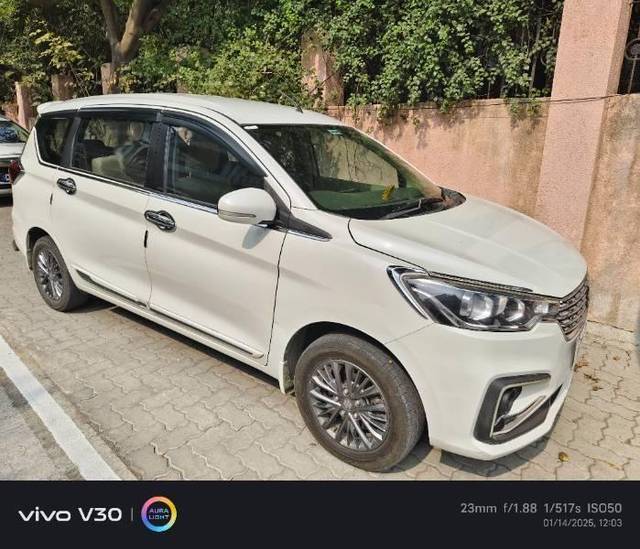 https://images10.gaadi.com/usedcar_image/4310373/original/processed_645dec1d-02d4-4d82-ae63-1c8b342b6732.jpg?imwidth=6402