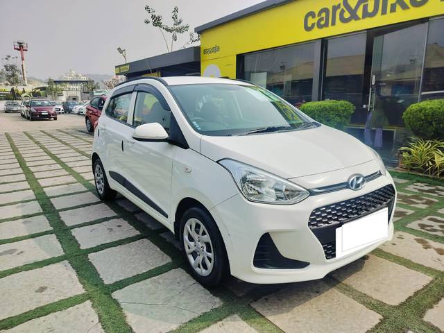 https://images10.gaadi.com/usedcar_image/4310462/original/processed_49f2a40c128383fb159a2b25f060734f.jpg?imwidth=6400