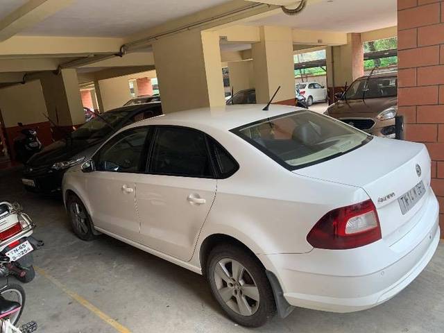 https://images10.gaadi.com/usedcar_image/4310563/original/processed_1f7924ee-51bb-4788-96e5-8a6f631760b1.jpg?imwidth=6401