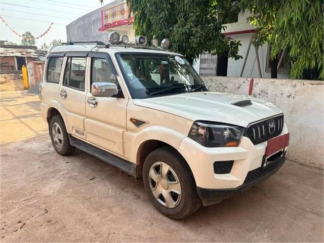 https://images10.gaadi.com/usedcar_image/4310623/original/processed_9163556f-aa5b-435e-975c-7178a9932545.jpg?imwidth=6400