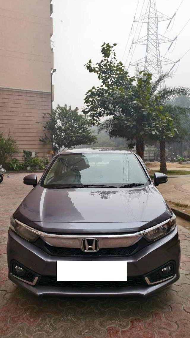 https://images10.gaadi.com/usedcar_image/4310657/original/processed_34392df1f4a562401cc36fc259de0ad8.jpg?imwidth=6400