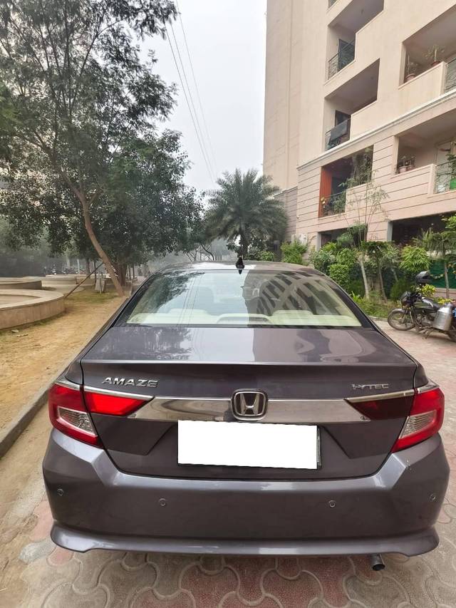 https://images10.gaadi.com/usedcar_image/4310657/original/processed_890ea4ad2cbf28b73b1bdfcdafa427c7.jpg?imwidth=6402