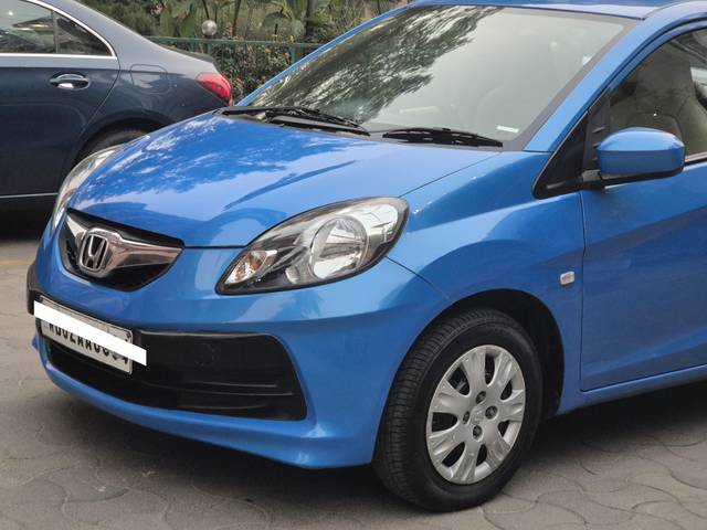 https://images10.gaadi.com/usedcar_image/4310686/original/processed_f1b84a1f878f26e660d97ea2e4f80f57.jpg?imwidth=6402